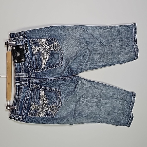 MISS Me distressed 33x17.5 capris - Picture 4 of 7